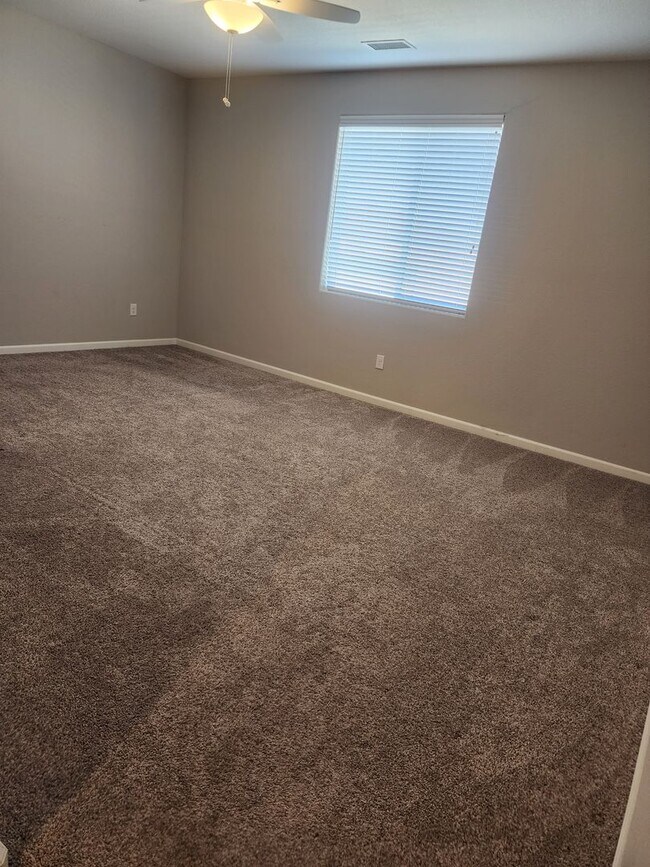 Building Photo - 3/2/2 Beautiful Home In Gardnerville Locat...