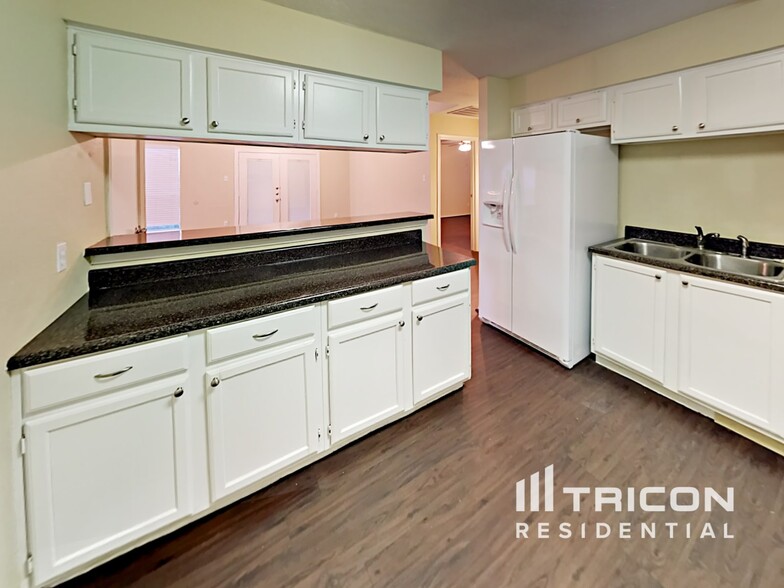 Building Photo - 943 Somercotes Ln