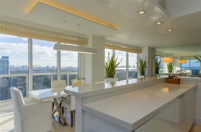 Building Photo - 3 br, 3 bath Condo - 4775 Collins Ave Apt ...