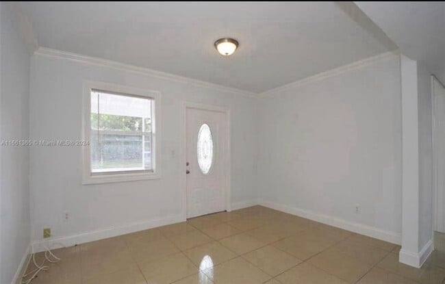 Building Photo - 5291 NE 17th Ave