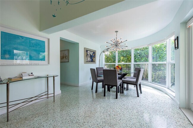 Building Photo - 3327 NE 15th Ct