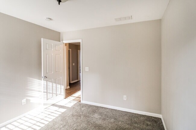 Building Photo - 2680 Freemont St