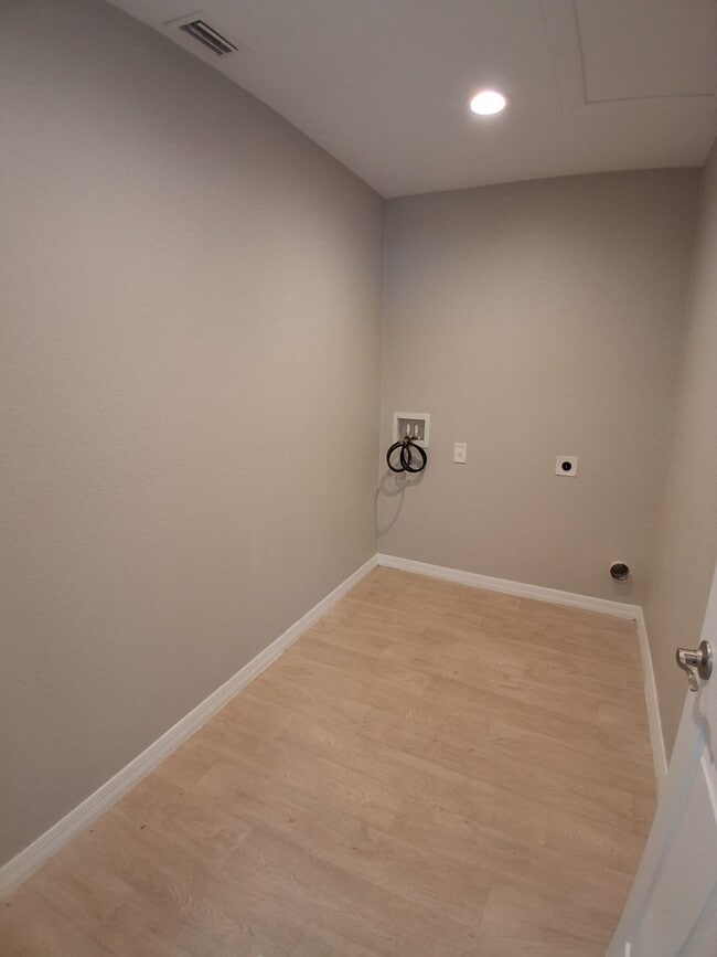 Building Photo - 7061 Tide Cir