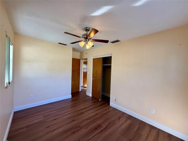 Building Photo - 6700 17th Ln N