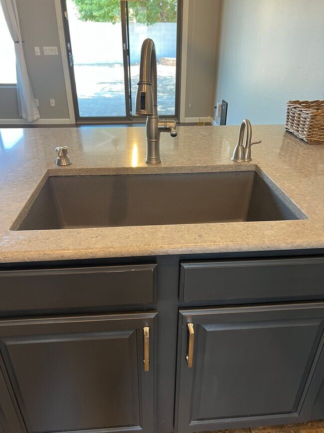 Building Photo - Gorgeous, upgraded home with a sparkling p...