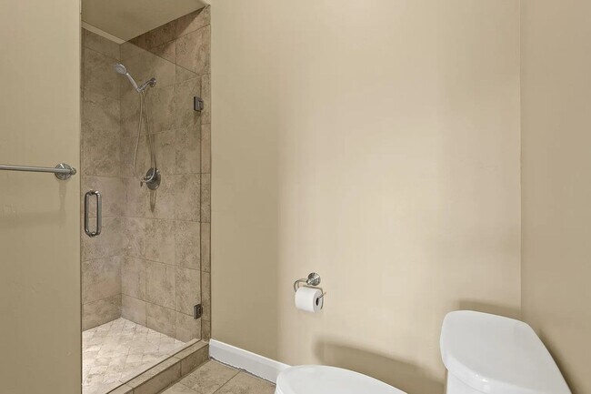 Building Photo - Fully Furnished 2 Bedroom Home.