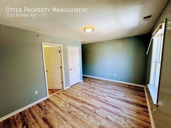 Building Photo - 2322 N Park Ave