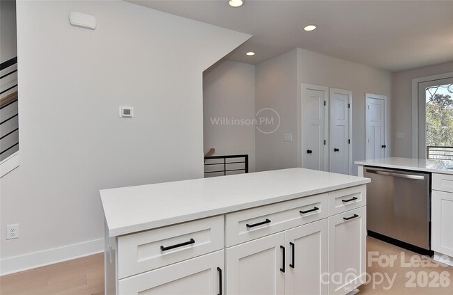 Building Photo - 2204 Northend Dr