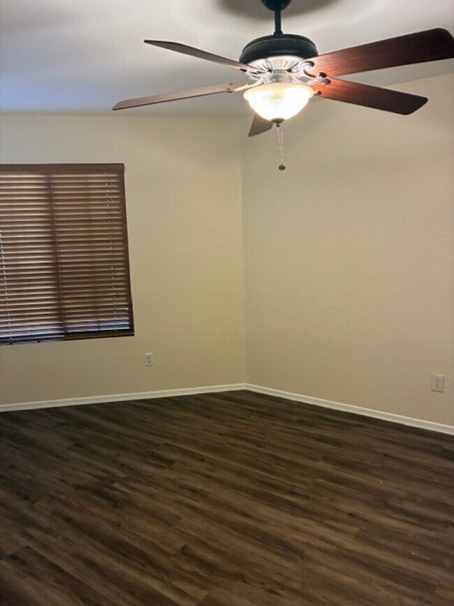 Building Photo - Spacious 4 Bedroom Home in Avondale!