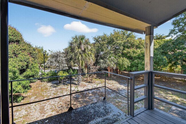 Building Photo - 635 6th St