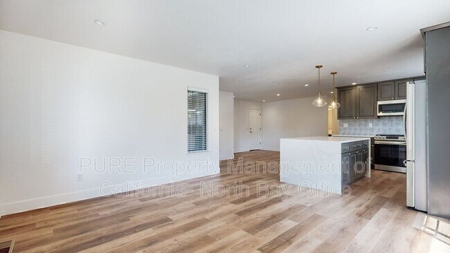 Building Photo - 811 Swift Ct