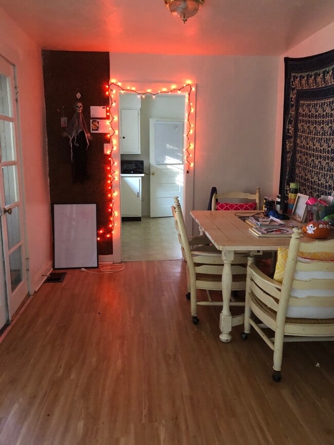 Building Photo - 4 Bedroom Available August 2026! Monthly r...