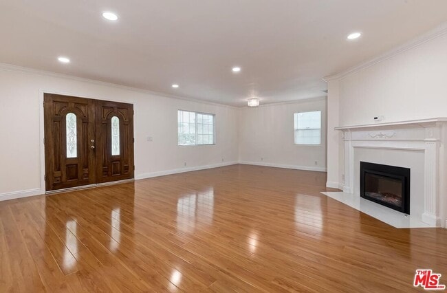 Building Photo - 5873 Dauphin Ave.