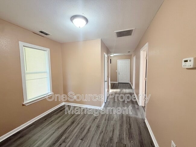 Building Photo - 1027 4th St