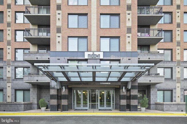 Building Photo - 2451 Midtown Ave