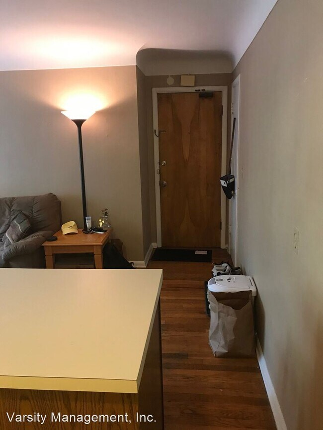 Building Photo - 1 br, 1 bath Apartment - 801 W. Madison 80...