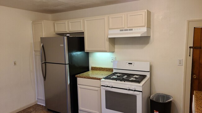 Building Photo - 422 N Ottokee St