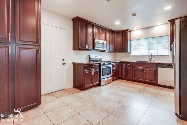 Building Photo - Lovely 4Bdm 2Ba Home Located in Escondido