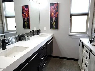 Building Photo - 13117 N La Cañada Dr