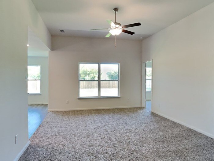 Building Photo - 112 Banjo Trl