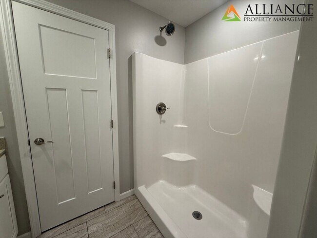 Building Photo - 112 Quail Ct