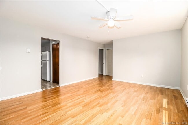Building Photo - 96 Belair Dr