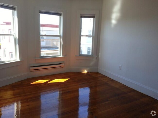 Building Photo - 27 Buttonwood St