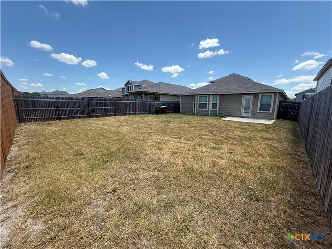 Building Photo - 8819 Straight Oaks