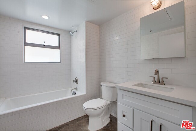 Building Photo - 1358 4th St