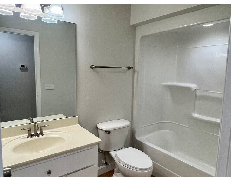 Building Photo - 317 Windridge Dr