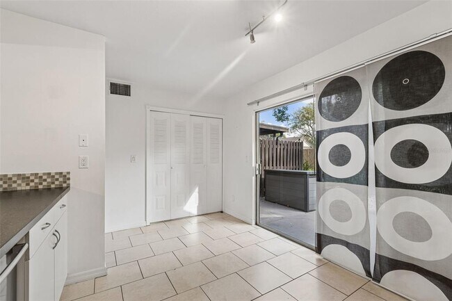 Building Photo - 607 Bough Ave