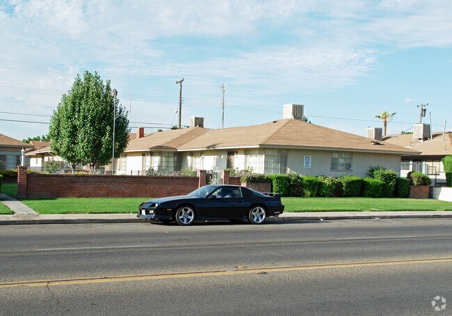 Primary Photo - 3442 E Clinton Ave