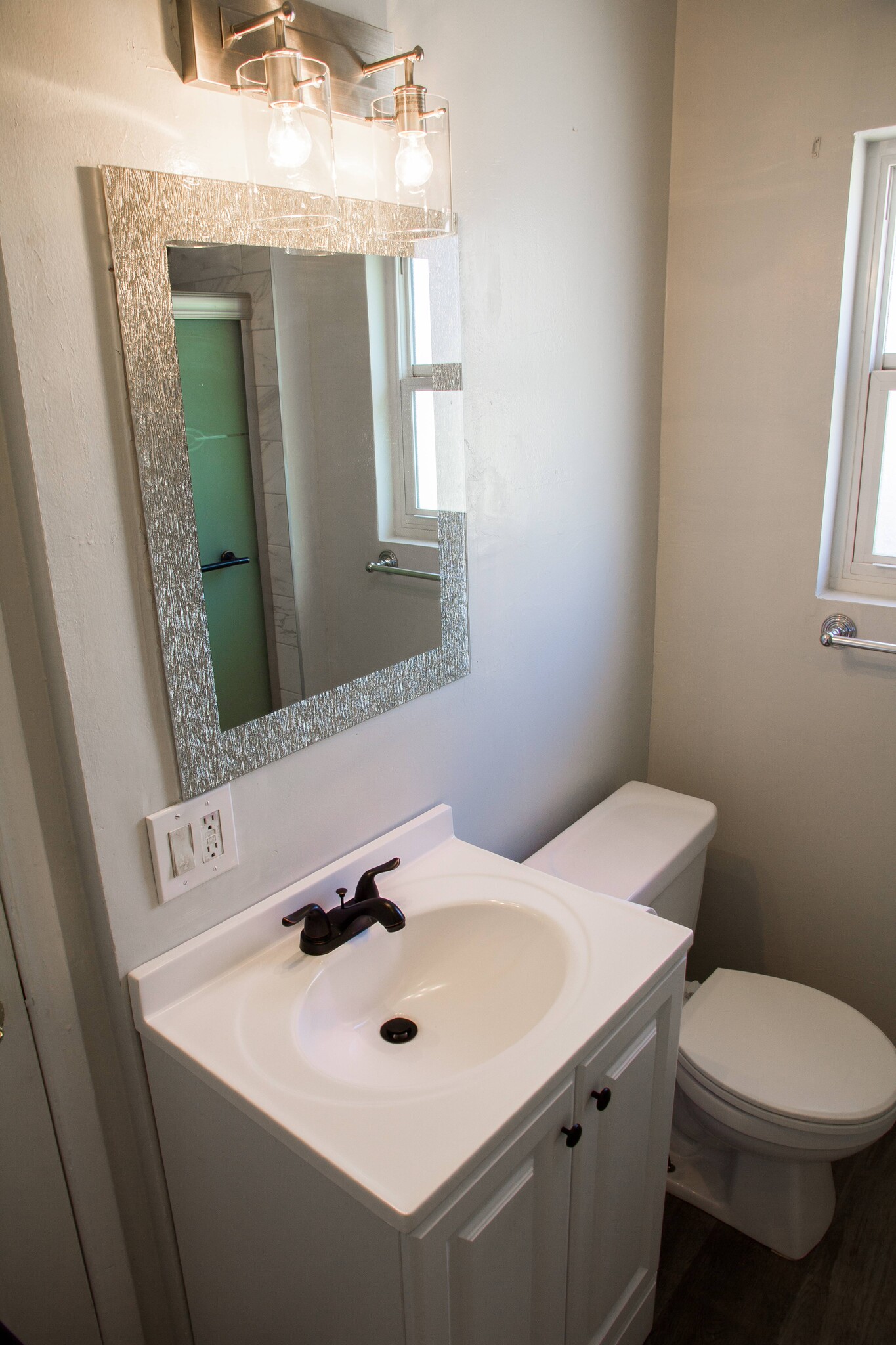 Building Photo - 1466 Casa Vista Dr