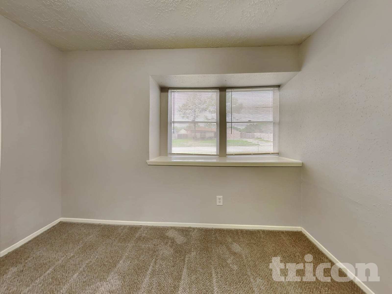 Building Photo - 7822 Breda Dr