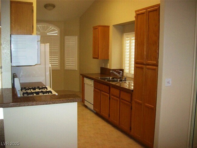 Building Photo - 5440 Red Sun Dr