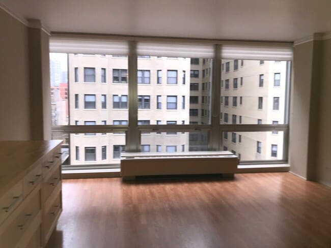 Building Photo - 2400 N Lakeview Ave