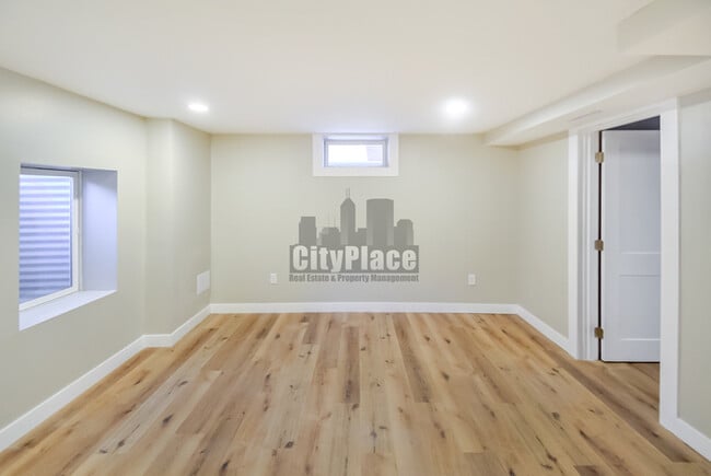 Building Photo - 3721 Kinnear Ave