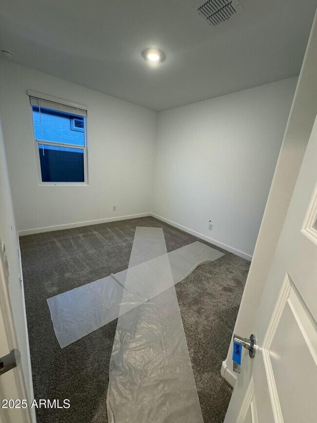 Building Photo - 3300 E Ranchhand Dr