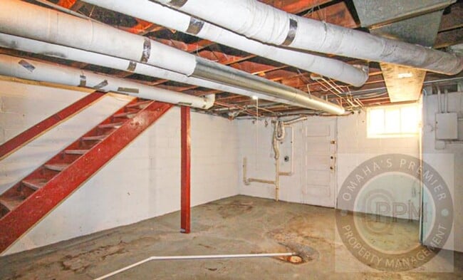 Building Photo - 2 Story 3 Bedroom 1 Bathroom home in the h...