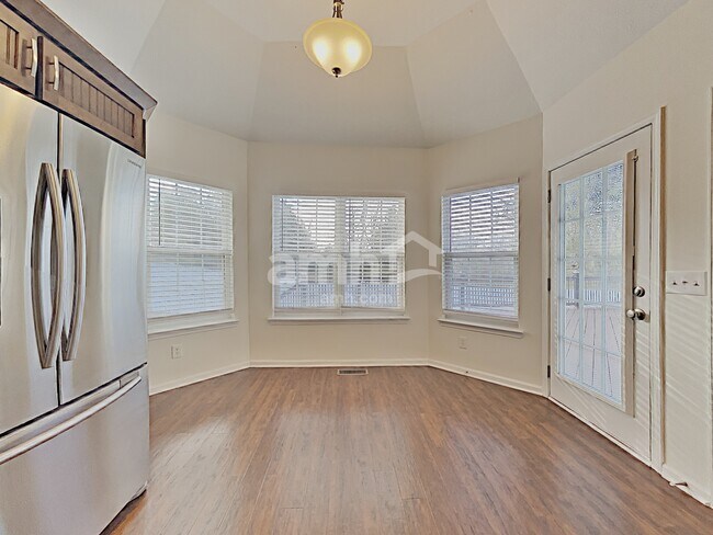 Building Photo - 434 Parrish Hill