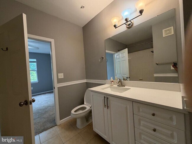 Building Photo - 12945 Centre Park Cir