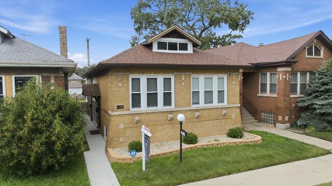 Building Photo - 8326 S Luella Ave