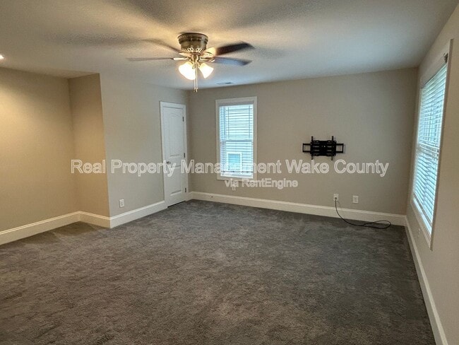 Building Photo - 5412 Robbins Dr