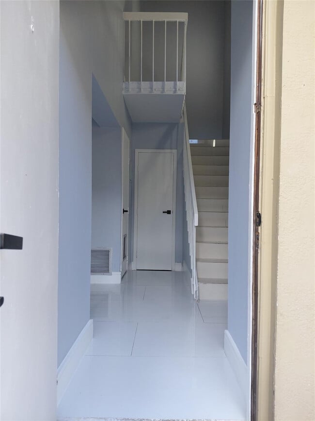 Building Photo - 8350 N Missionwood Cir