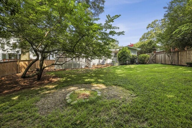 Building Photo - 2575 Sharondale Dr NE