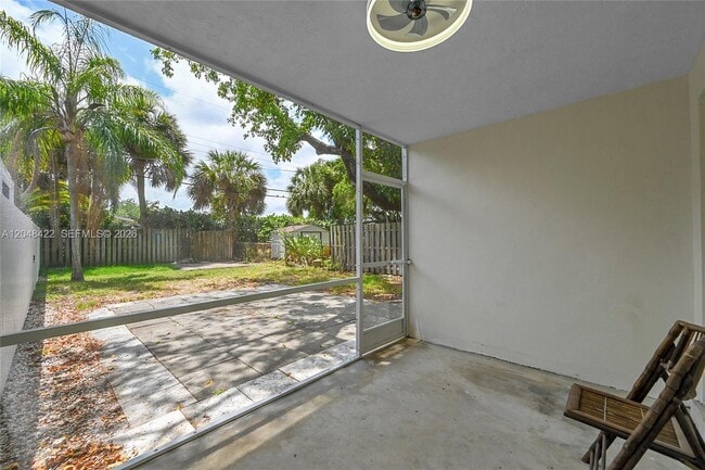 Building Photo - 808 SW 12th Ct