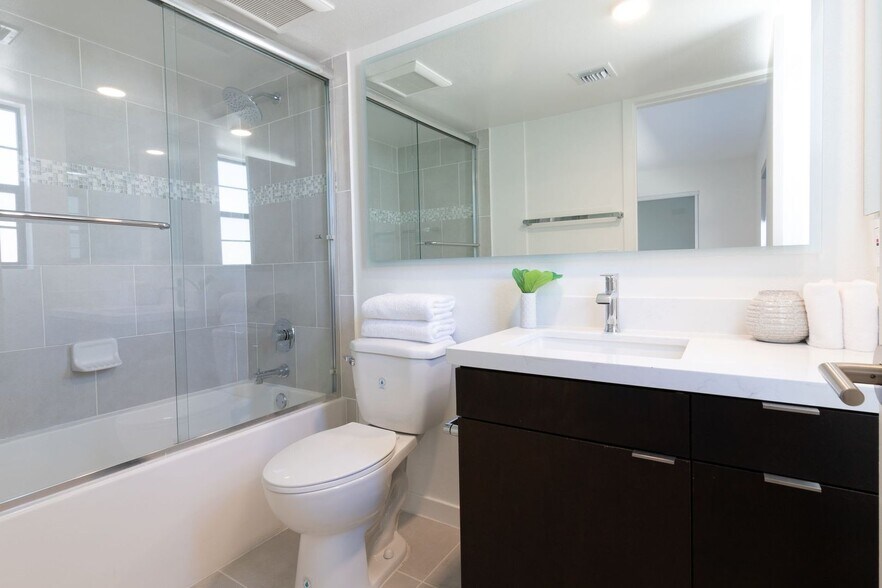 Interior Photo - Luxe West