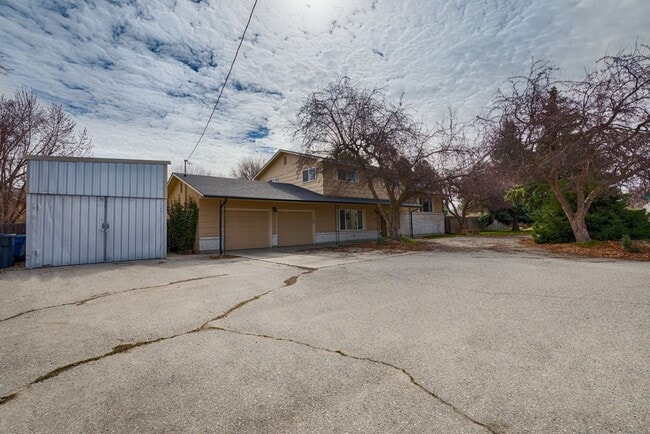 Building Photo - Large home with shop on over 1/2 acre.