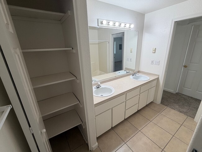 Building Photo - 4338 Ward Pl NE