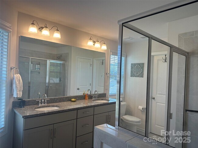 Building Photo - 596 Altamonte Dr